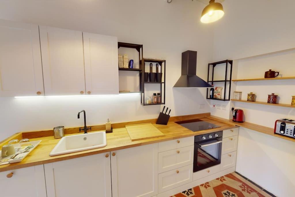 ויקטוריה Narrow Street Suite מראה חיצוני תמונה